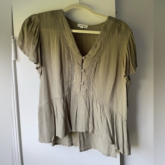 Cropped Blouse - Picture 2 of 4